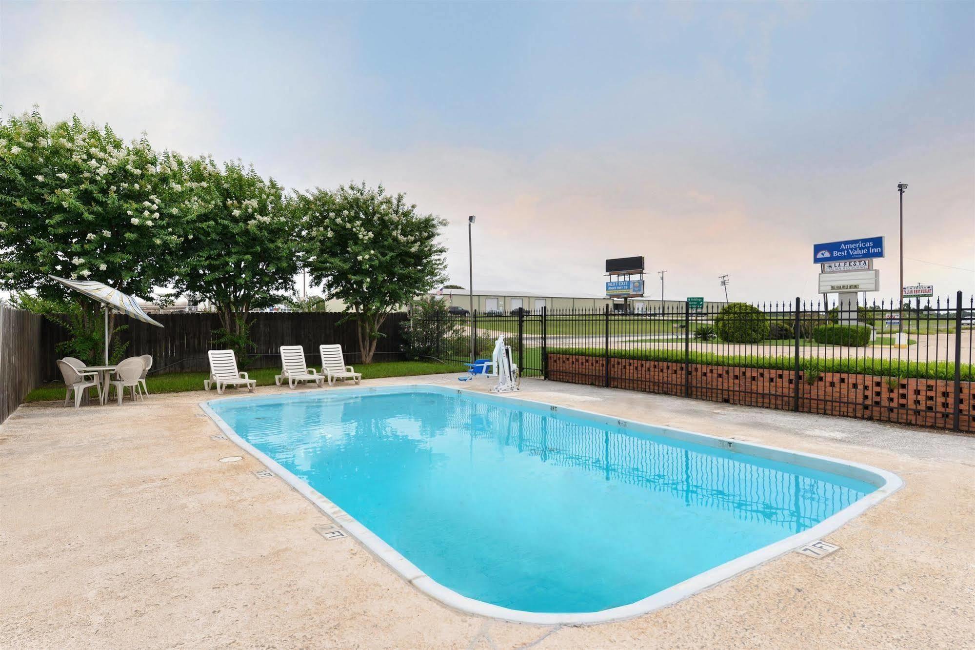 Surestay Hotel By Best Western Rockdale Eksteriør bilde